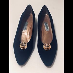 Stunning Bally Italian shoes.Nevy color